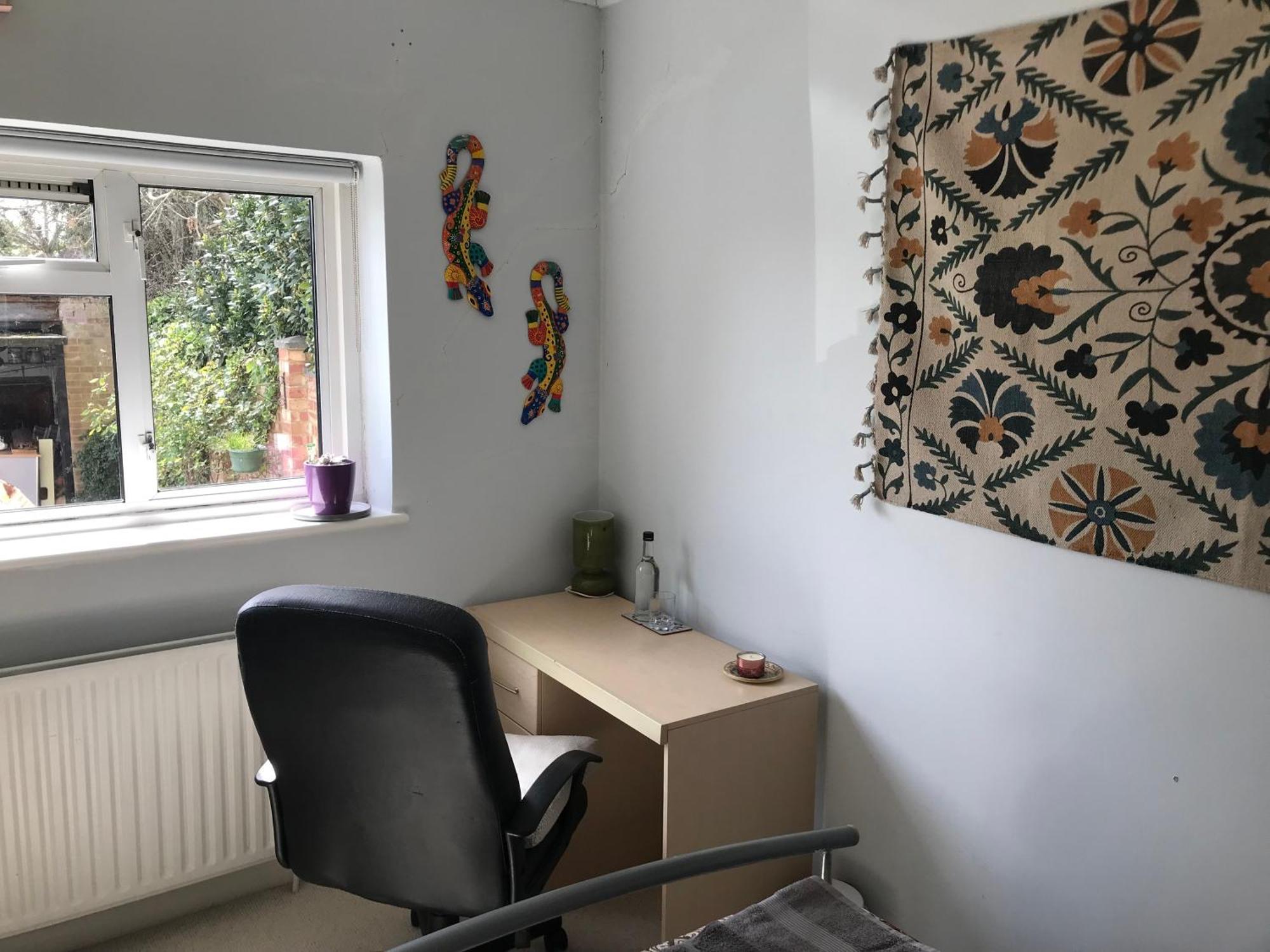Cozy Double Bedroom In Stunning Bungalow On River Thames - Near Thorpe Park/Royal Holloway University/20Mins From Heathrow Staines-upon-Thames Extérieur photo