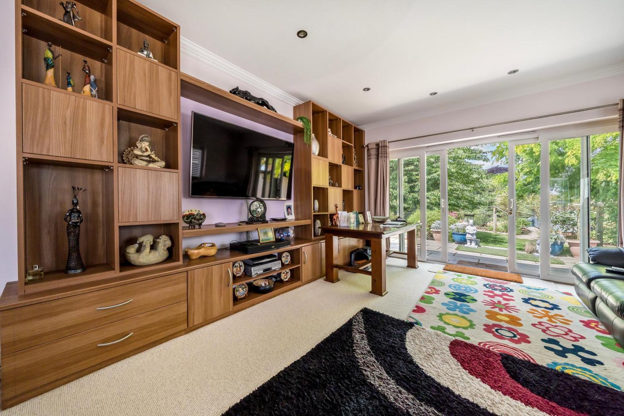 Cozy Double Bedroom In Stunning Bungalow On River Thames - Near Thorpe Park/Royal Holloway University/20Mins From Heathrow Staines-upon-Thames Extérieur photo